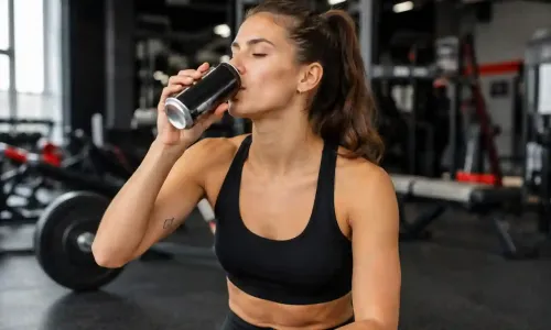Bere energy drink prima della ginnastica